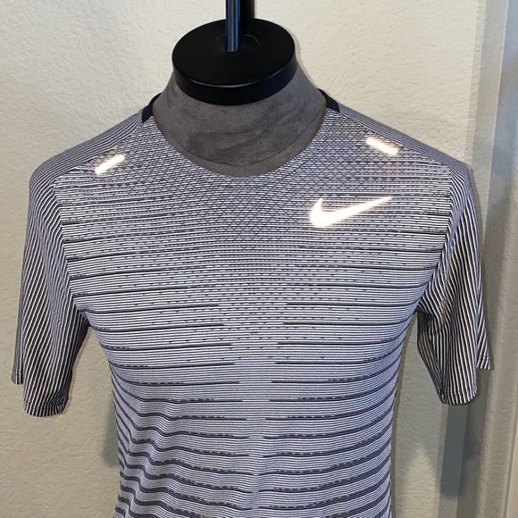 Mens Nike workout shirt - Picture 2 of 4